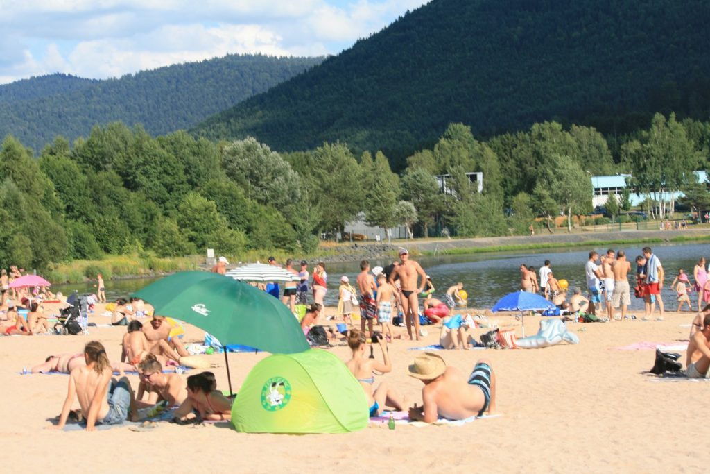 Plage des lacs de Pierre Percée vue du ciel
