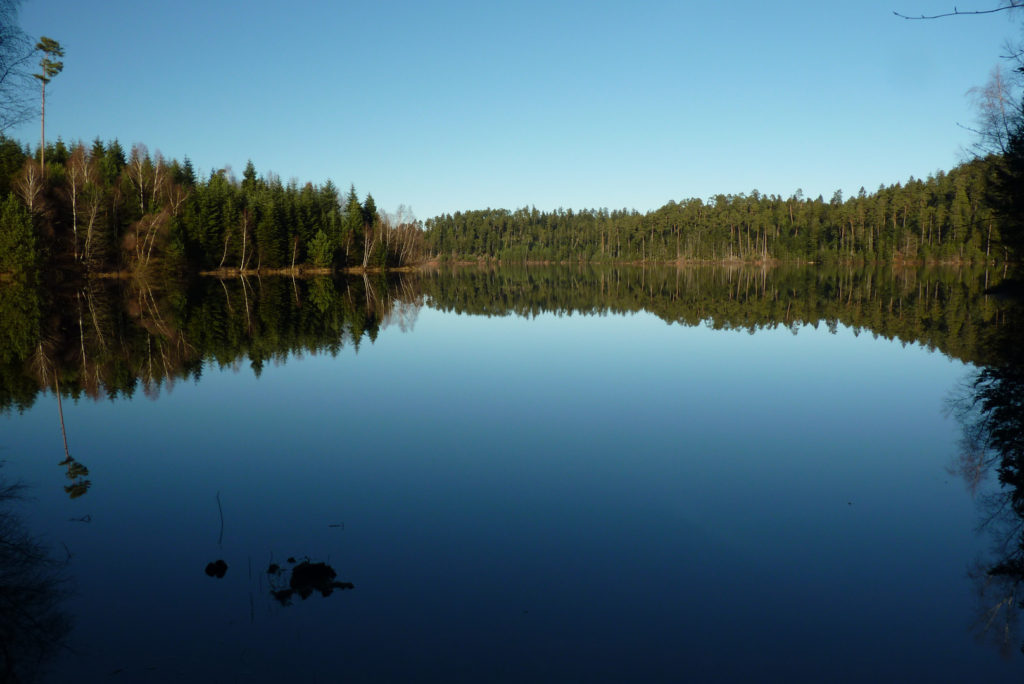 Reflet sur le lac de Pierre Percée vue du ciel